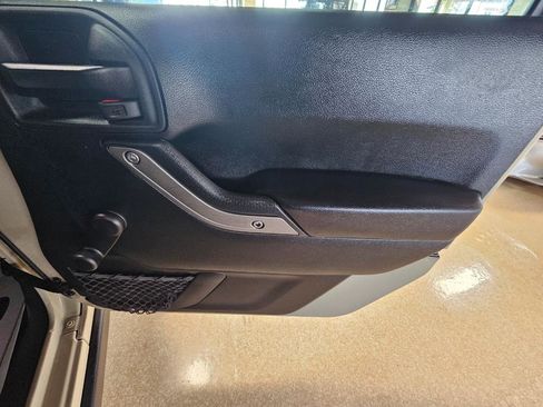 Used 2018 Jeep Wrangler Unlimited Sport AWD/4WD image 9