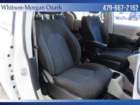 Used 2022 Chrysler Voyager LX FWD image 33