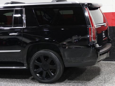 Used 2016 Cadillac Escalade ESV Luxury image 26