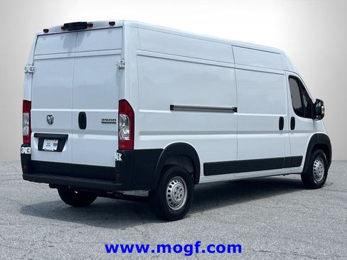 Used 2025 RAM ProMaster 2500 w/ Convenience Group FWD image 3