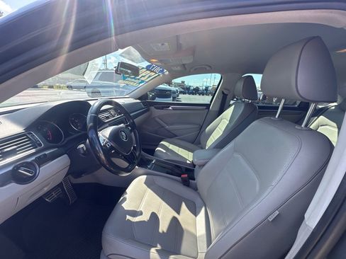 Used 2017 Volkswagen Passat 1.8T R-Line FWD image 11
