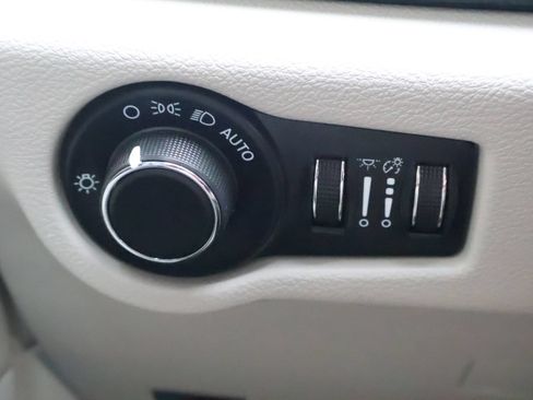 Used 2023 Chrysler Voyager LX FWD image 34