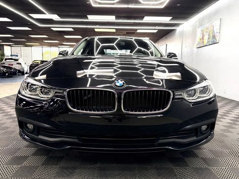 Used 2018 BMW 320i Sedan RWD image 3