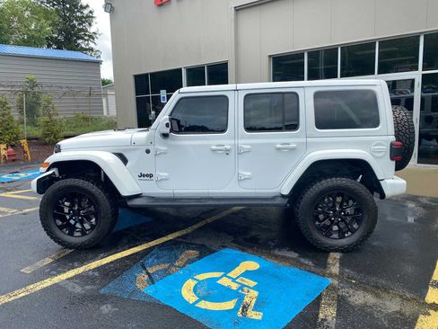 Used 2021 Jeep Wrangler Unlimited Sahara AWD/4WD image 14