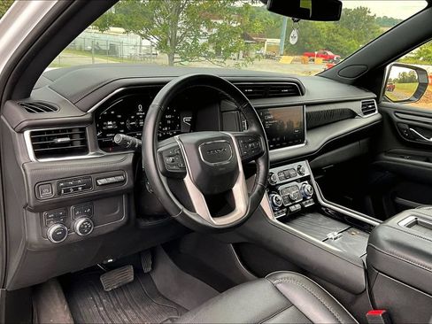 Used 2023 GMC Yukon Denali AWD/4WD image 5
