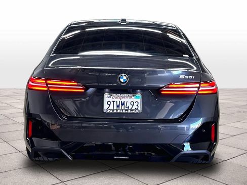 Used 2026 BMW 530i w/ M Sport Package RWD image 7
