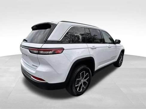 Used 2025 Jeep Grand Cherokee Limited w/ Luxury Tech Group II AWD/4WD image 7