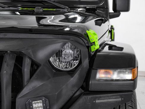 Used 2021 Jeep Gladiator Overland w/ Uconnect 4C Nav & Sound Group image 43