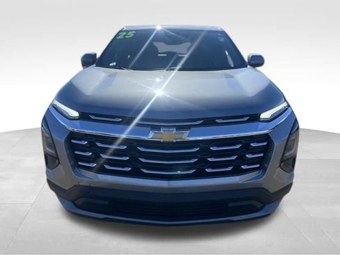 Used 2025 Chevrolet Equinox LT image 3