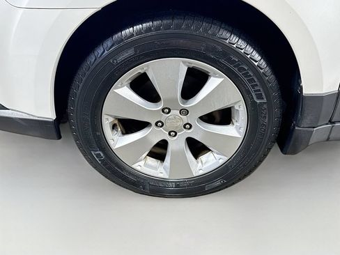 Used 2010 Subaru Outback 2.5i Limited AWD/4WD image 37