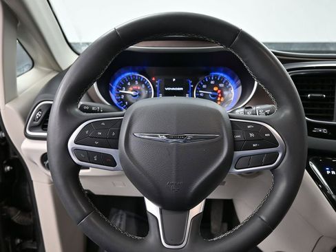 Used 2023 Chrysler Voyager LX FWD image 30