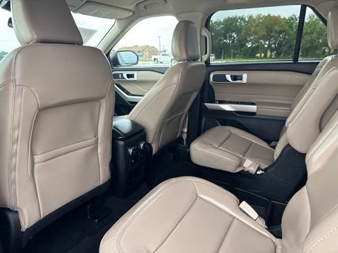 Used 2021 Ford Explorer XLT w/ Equipment Group 202A AWD/4WD image 25
