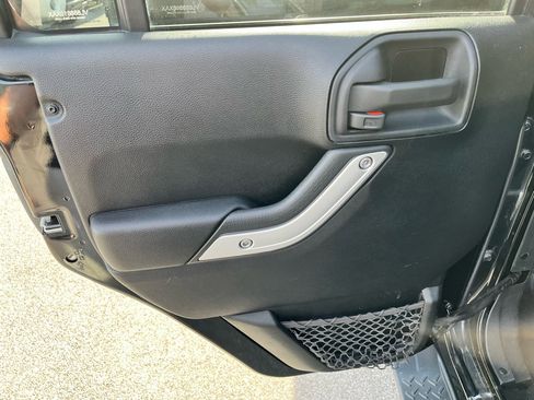 Used 2014 Jeep Wrangler Unlimited Sahara image 14