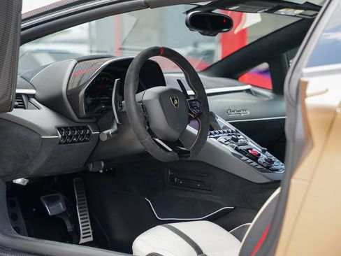 Used 2020 Lamborghini Aventador SVJ AWD/4WD image 26