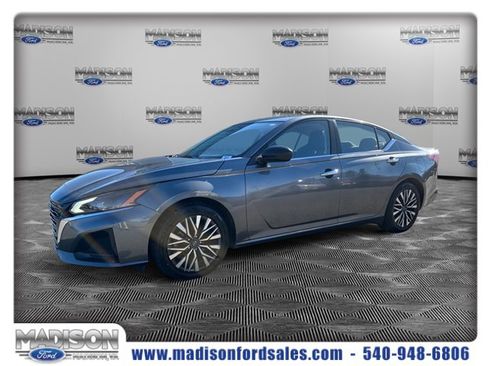 Used 2024 Nissan Altima 2.5 SV image 1