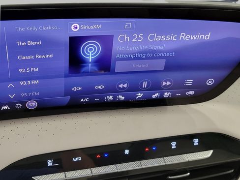 Used 2025 Buick Enclave Avenir w/ Super Cruise Package AWD/4WD image 7