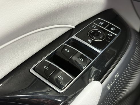 Certified 2024 Cadillac Lyriq Luxury AWD/4WD image 34