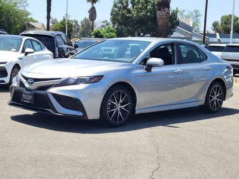 Used 2024 Toyota Camry SE FWD image 2