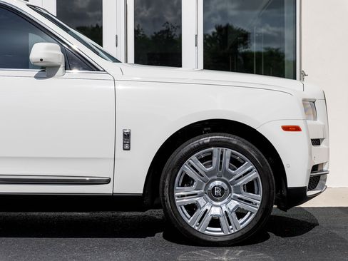 Certified 2023 Rolls-Royce Cullinan AWD/4WD image 21