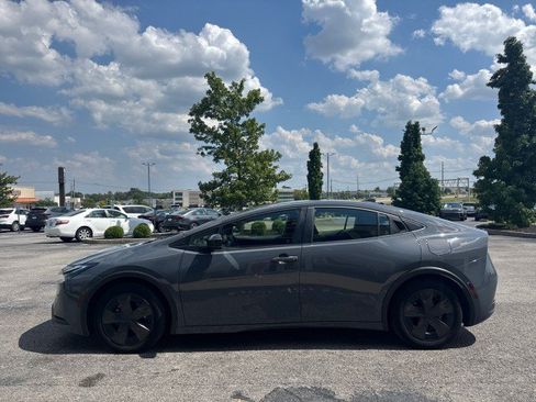 Used 2025 Toyota Prius LE FWD image 14