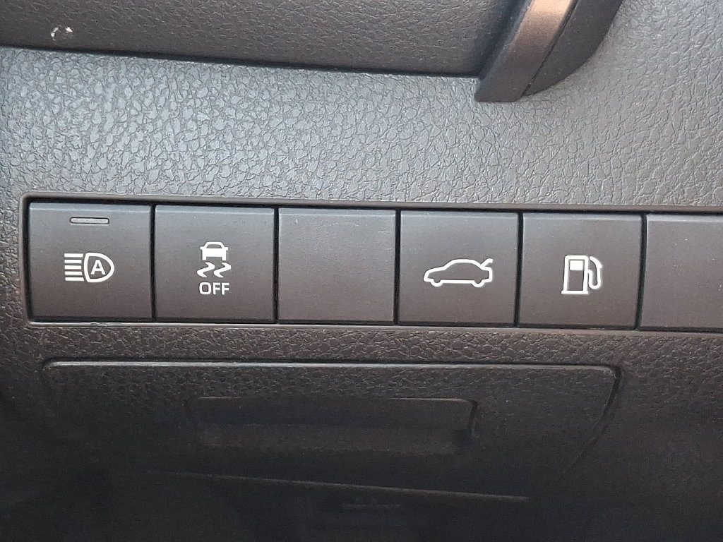 Certified 2018 Toyota Camry LE FWD image 25