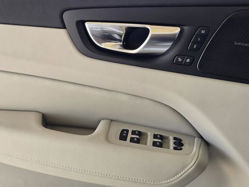 New 2026 Volvo XC60 B5 Ultra w/ Protection Package Premier image 20