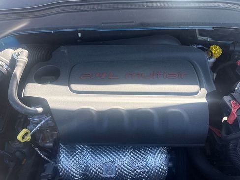 Used 2015 Jeep Renegade Latitude AWD/4WD image 27