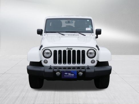 Used 2018 Jeep Wrangler Unlimited Sahara image 2