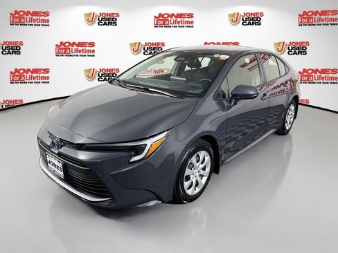 Certified 2025 Toyota Corolla LE FWD image 11