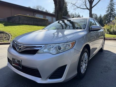 Used 2014 Toyota Camry LE image 1