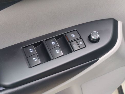 Used 2018 Toyota Highlander Limited FWD image 13