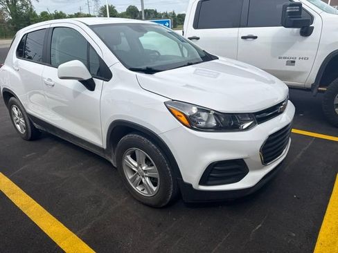 Used 2019 Chevrolet Trax LS w/ Tint and Cruise Package FWD image 2