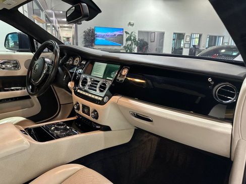 Used 2015 Rolls-Royce Wraith RWD image 61