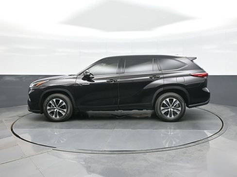 Used 2021 Toyota Highlander XLE image 4
