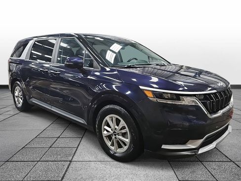 Used 2024 Kia Carnival LX image 3