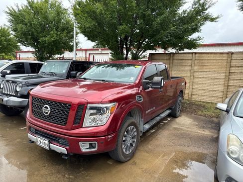 Used 2018 Nissan Titan PRO-4X w/ Pro-4x Convenience Package AWD/4WD image 6