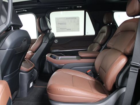 New 2026 Lincoln Navigator Reserve AWD/4WD image 26