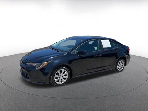 Used 2025 Toyota Corolla LE FWD image 8