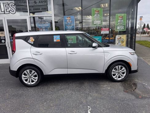 Used 2021 Kia Soul LX image 5