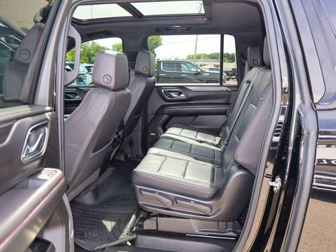 Used 2023 Chevrolet Suburban RST AWD/4WD image 12