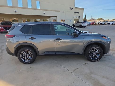 Used 2023 Nissan Rogue S image 6