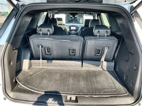 Used 2023 Chevrolet Traverse Premier FWD image 27