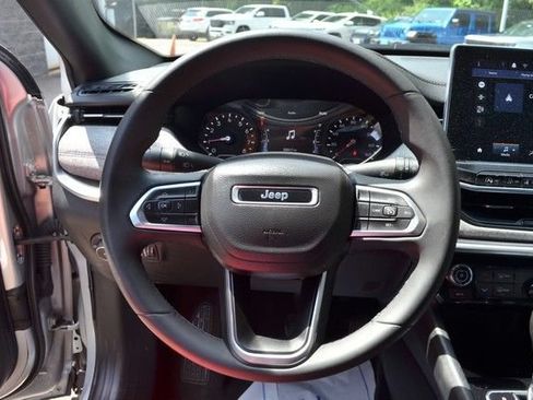 Used 2024 Jeep Compass Latitude AWD/4WD image 19