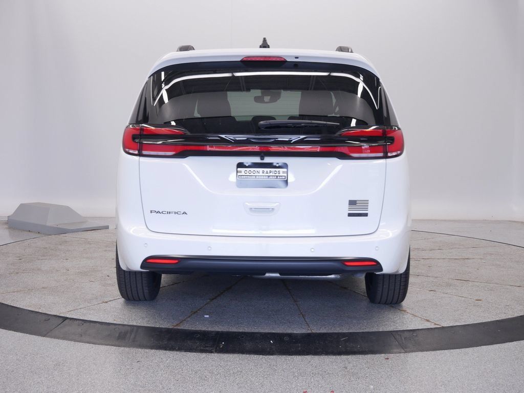 New 2027 Chrysler Pacifica Select AWD/4WD image 4