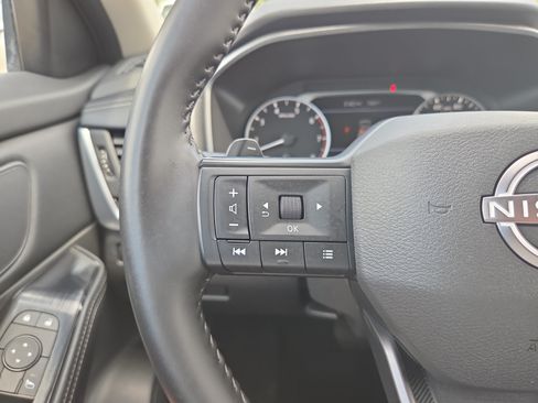 Used 2025 Nissan Rogue SV AWD/4WD image 11