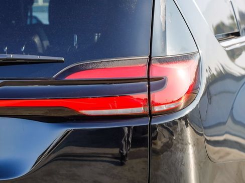 New 2027 Chrysler Pacifica Select FWD image 10