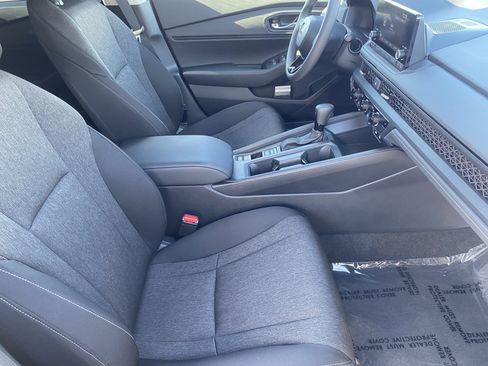 Used 2025 Honda Accord SE image 9