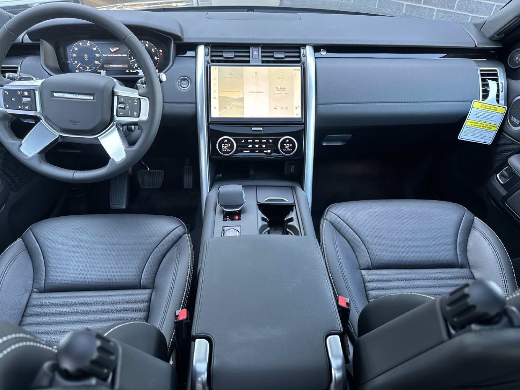 New 2026 Land Rover Discovery S AWD/4WD image 19