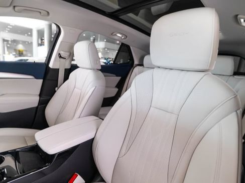 Used 2026 Buick Envision Avenir AWD/4WD image 5