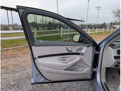 Used 2016 Mercedes-Benz S 550 4MATIC Sedan w/ Premium Package image 9